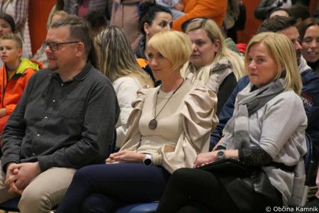 Otroci Osnovne šole Marije Vere Mi smo svet, mi smo otroci (3)